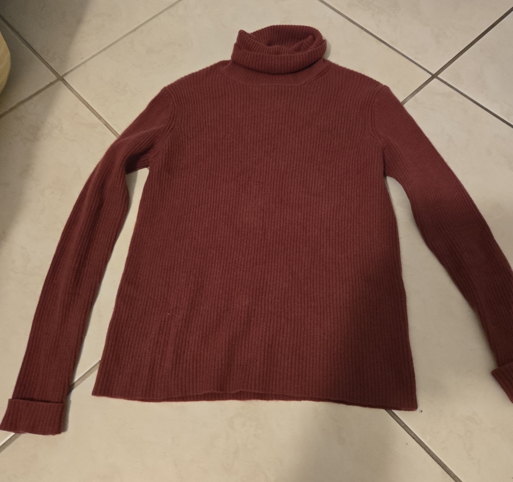 Neiman Marcus Ribbed Turtleneck Sweater - Burgundy 100%cashmere